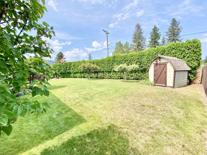Property Photo:  514 Oriole Way  BC V0E 1E0 
