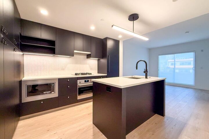 Property Photo:  1680 E 12th Avenue 204  BC V5N 0K9 