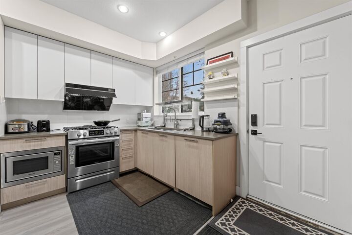 Property Photo: 5132 Canada Way 7 BC V5E 0C3