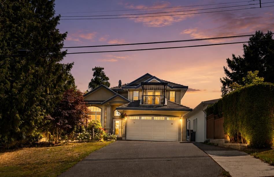 Property Photo:  9928 116 Street  BC V3V 4A4 