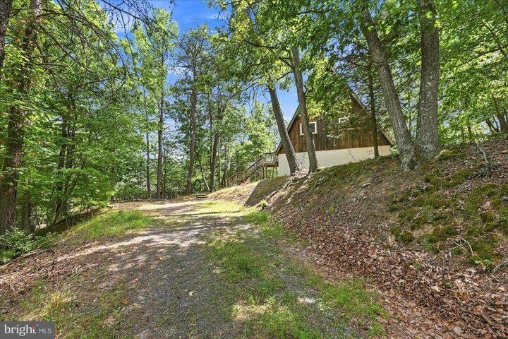 Property Photo: 863 Lee Road VA 22810