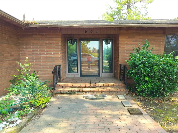 Property Photo:  901 Poplar Street  AR 72830 