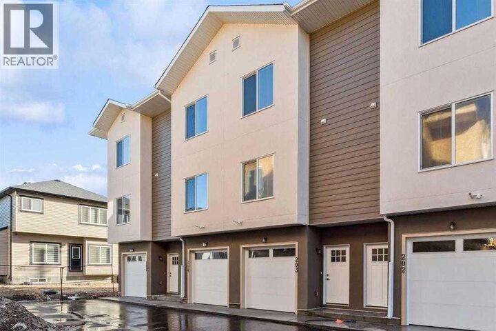 Property Photo:  95 Saddlecrest Circle Northeast  AB T3J 0Z2 
