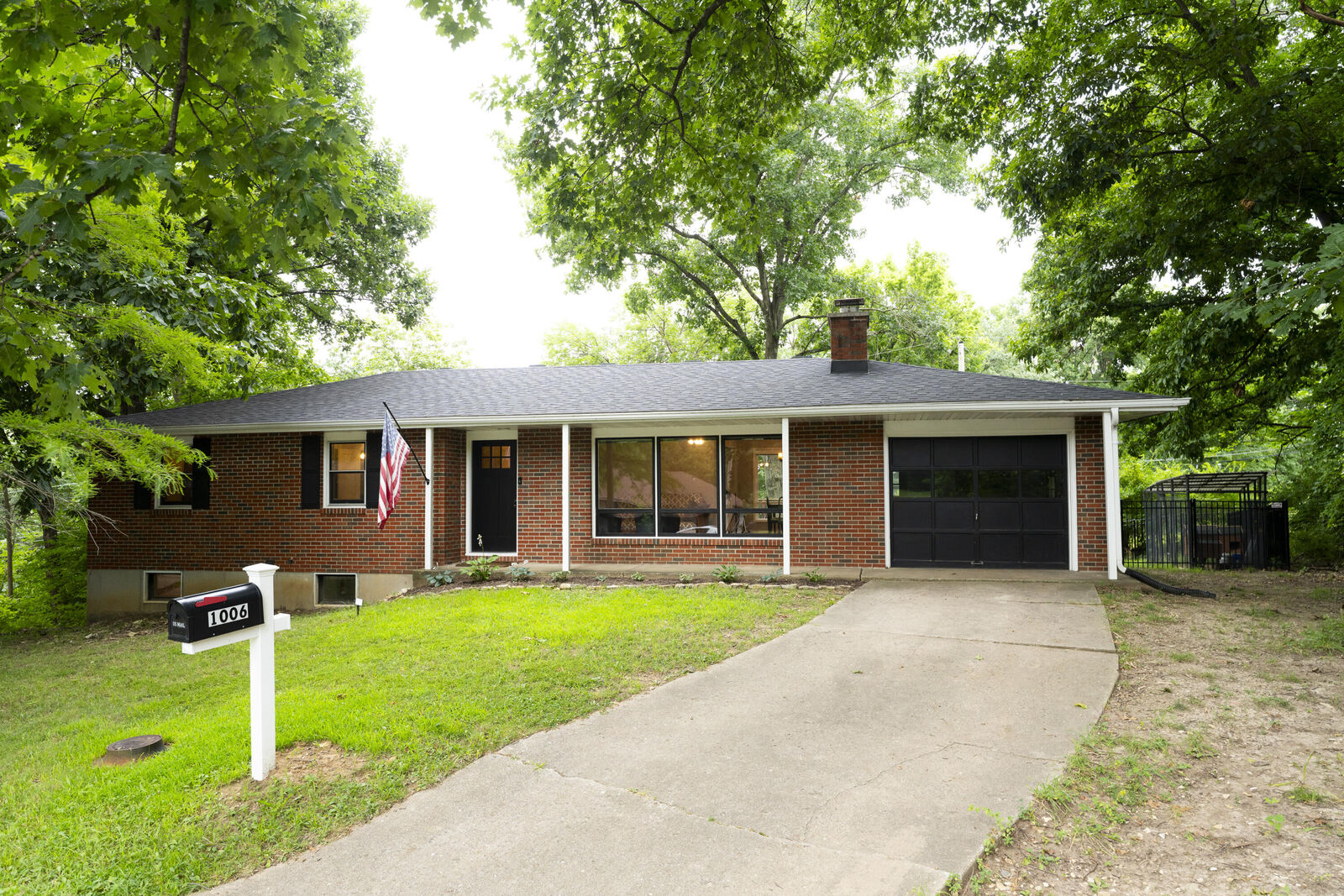 Property Photo: 1006 Belleview Ct MO 65203