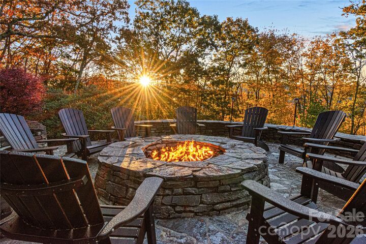 Property Photo: 419 Summit Trail NC 28604