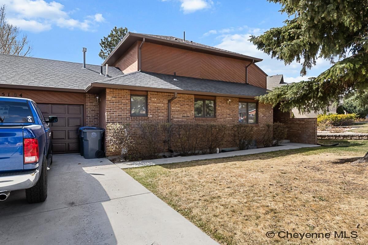 Property Photo: 5104 Syracuse Rd WY 82009