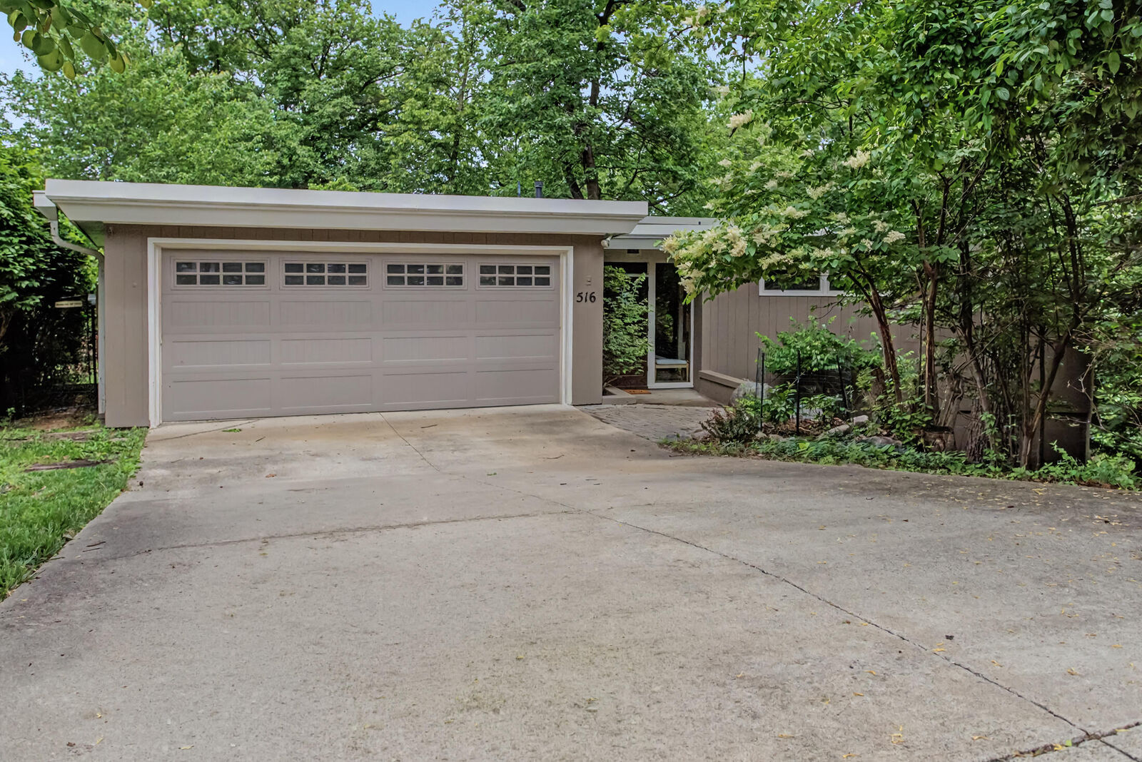 Property Photo:  516 Oliver Circle  IA 50014 