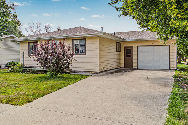Property Photo:  225 S Green Street  IA 50236 