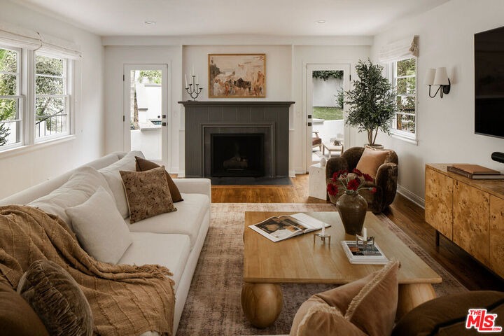 Property Photo: 2845 N Beachwood Dr CA 90068