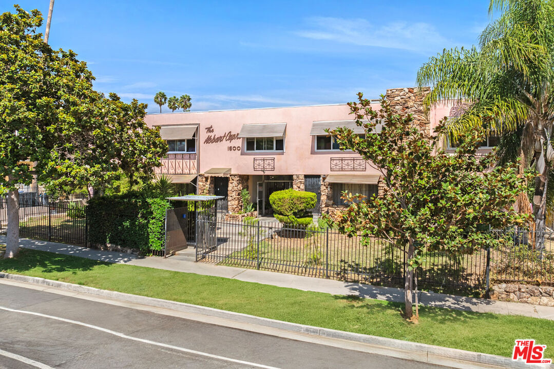 Property Photo:  1600 N Hobart Blvd, Unit 15  CA 90027 
