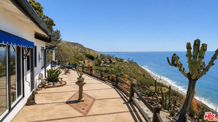 Property Photo:  20672 Rockpoint Way  CA 90265 