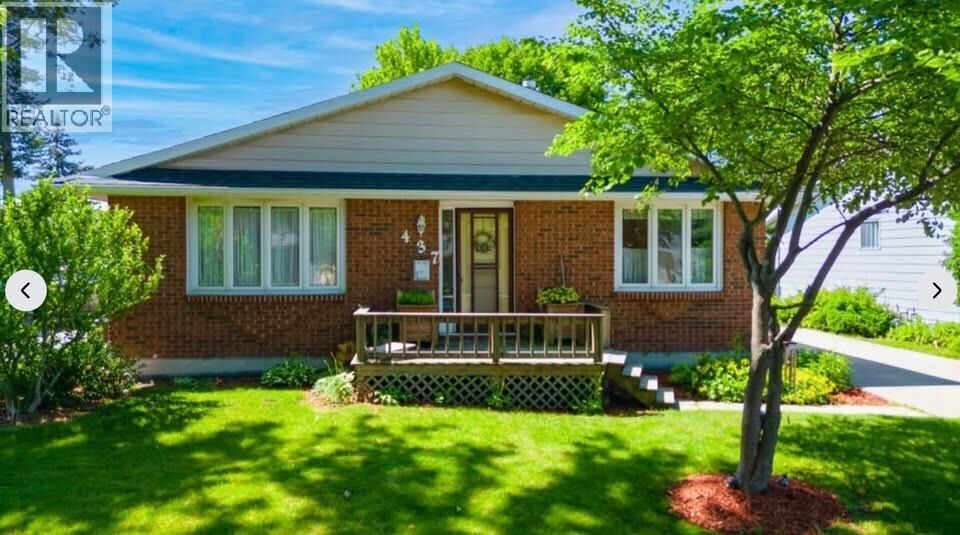 Property Photo:  437 Treewood Crescent  ON N7S 5B3 