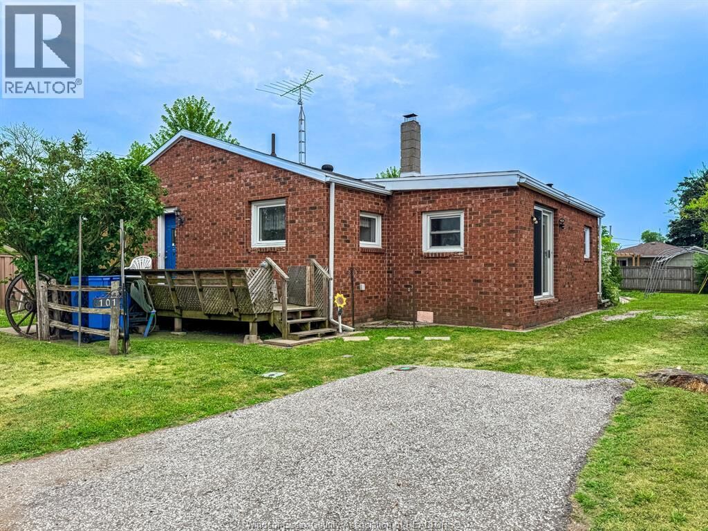 Property Photo:  101 Prospect Street  ON N9Y 1M8 