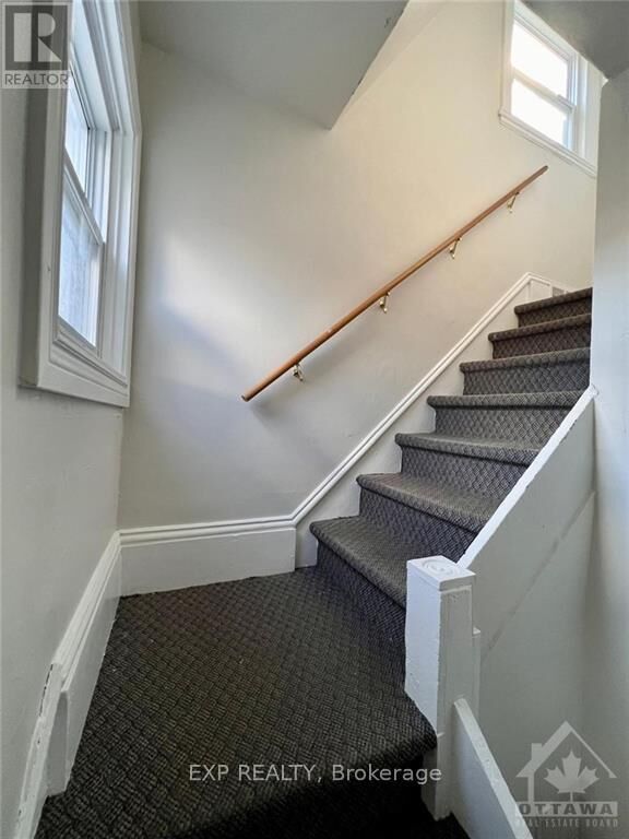 Property Photo: 502 Richardson Avenue 2 ON K2B 5H1