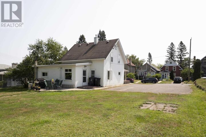 Property Photo: 34 Knight St ON P7A 5M2