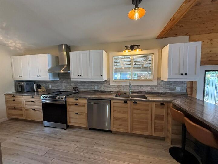 Property Photo: 9810 Oak Drive MB R0K 0Y0