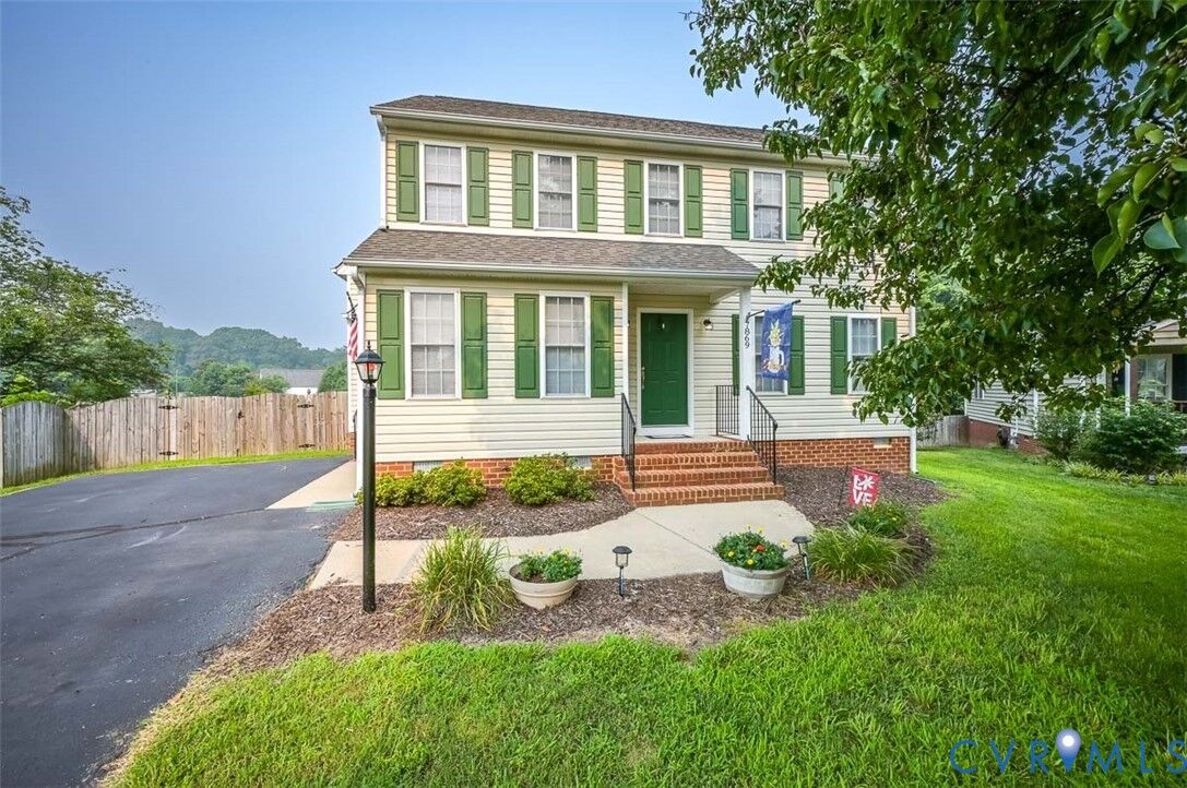 Property Photo:  7869 Silktree Place  VA 23111 