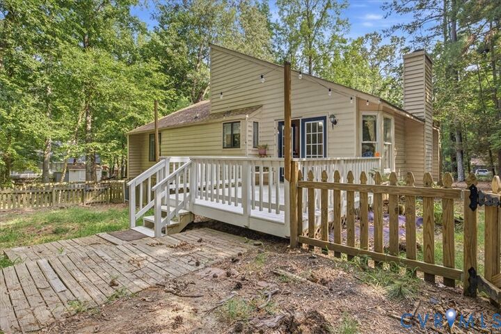 Property Photo: 14206 Broad Oaks Court VA 23112