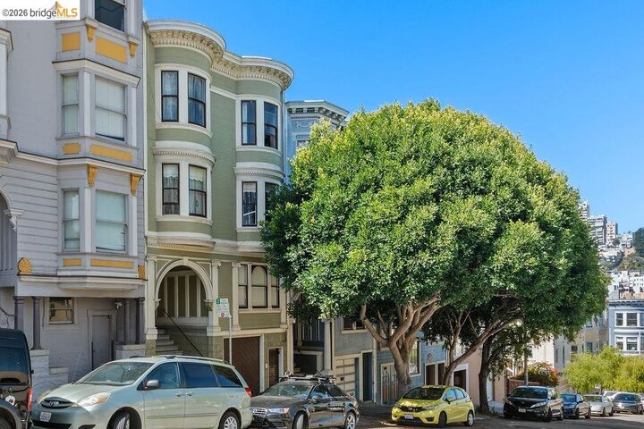 Property Photo: 449-453 Chestnut St CA 94133