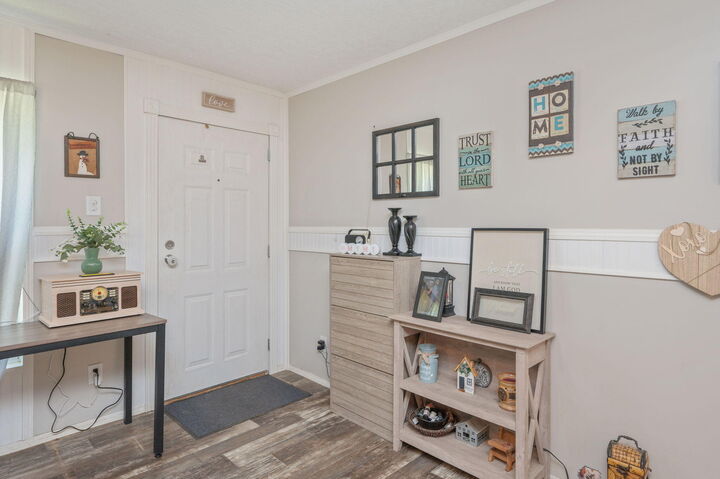 Property Photo: 3984 1st Avenue FL 32567