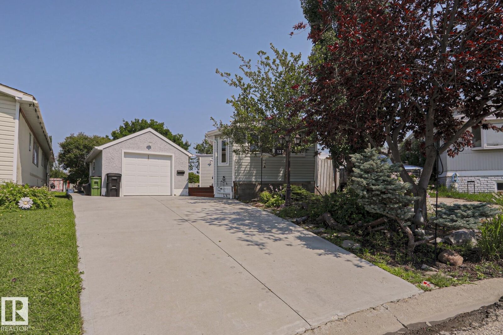 Property Photo:  137 Lee Ridge Road NW  AB T6K 0N1 
