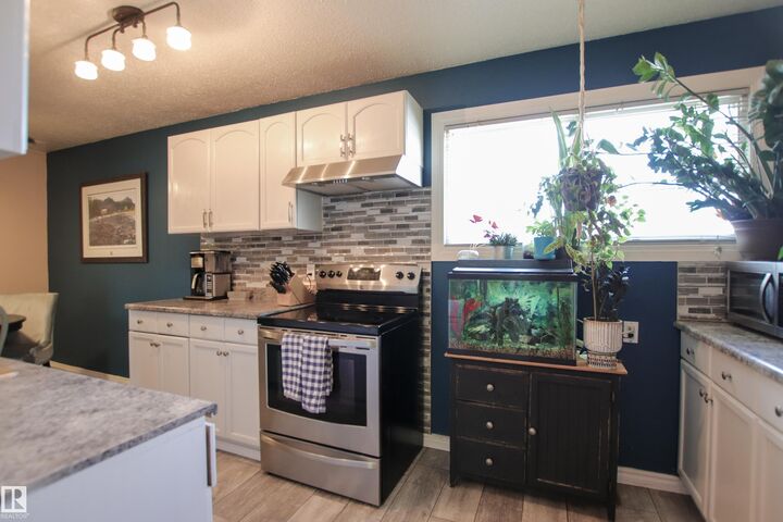 Property Photo:  10D Twin Terrace NW  AB T6K 1V4 