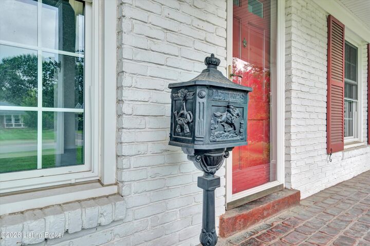 Property Photo:  6901 Greenlawn Rd  KY 40222 