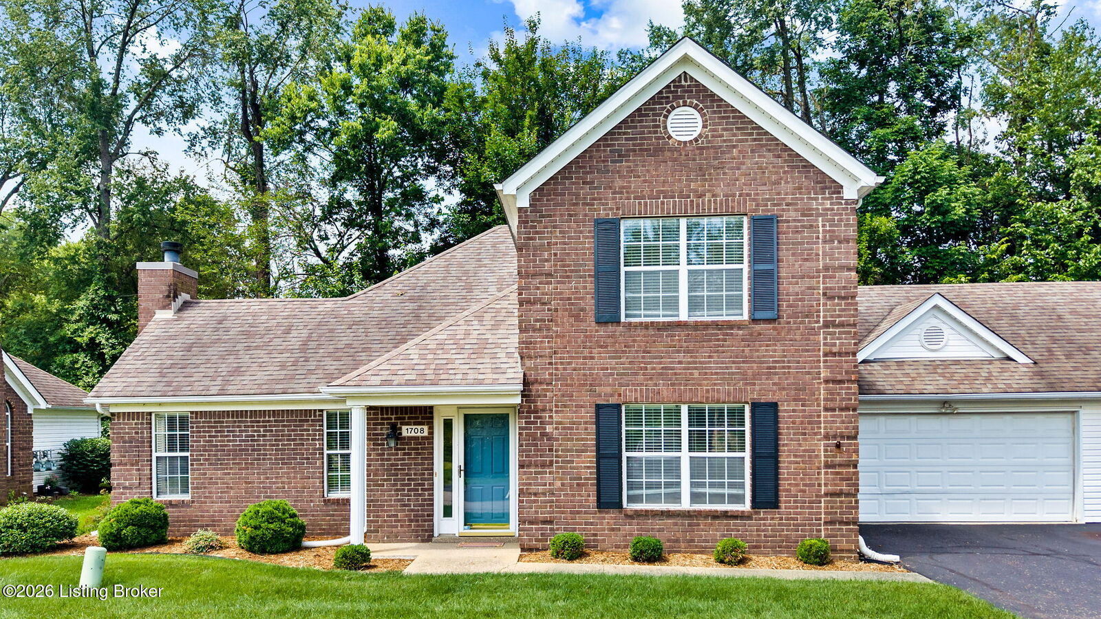 Property Photo: 1708 Eagle Nest Way KY 40222