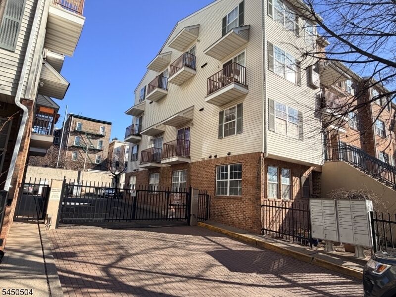 Property Photo:  84 Union St C 2  NJ 07105 