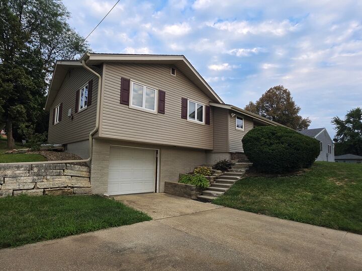 Property Photo: 1208 Roosevelt Drive IA 50022