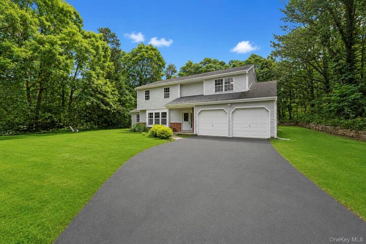 Property Photo:  11 Bates Lane  NY 11961 