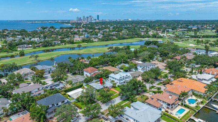 Property Photo: 328 Bayview Drive NE FL 33704