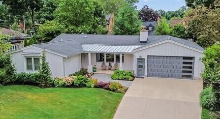 Property Photo:  818 Iroquois Drive SE  MI 49506 