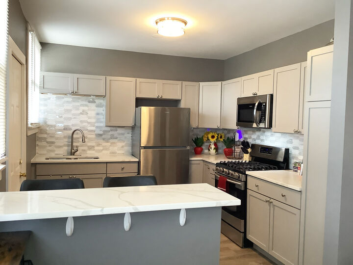 Property Photo: 8010 S Honore Street 2 IL 60620