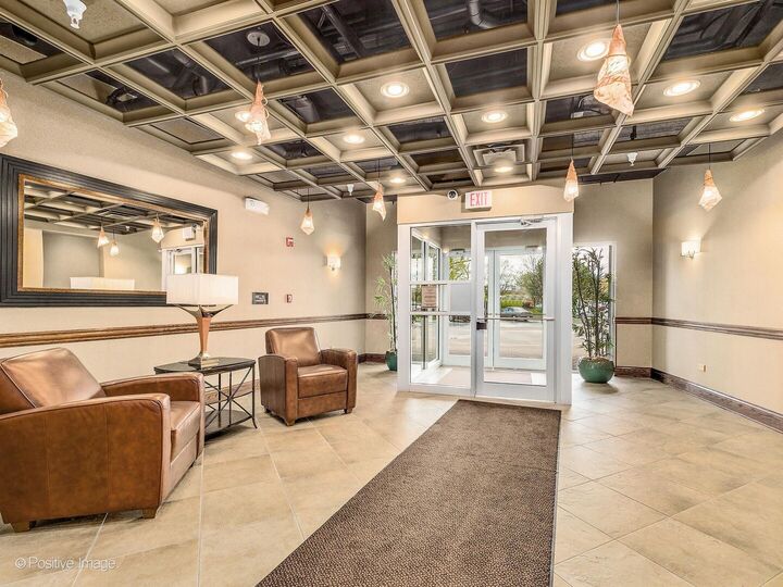 Property Photo:  1 N Beacon Place 511  IL 60525 
