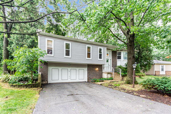 Property Photo:  143 Camelot Way  IL 60440 