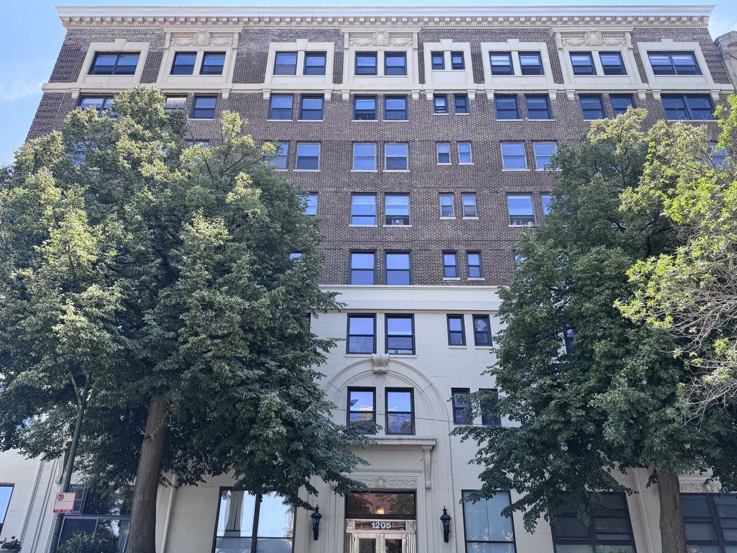 Property Photo: 1205 W Sherwin Avenue 507 IL 60626