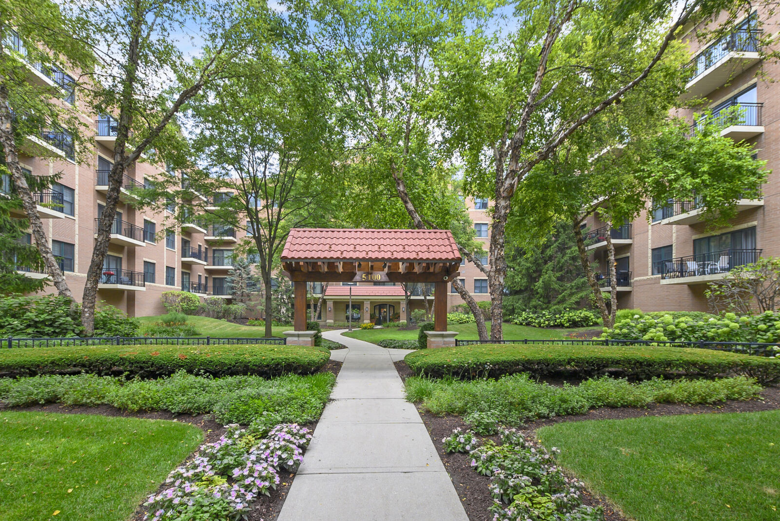 Property Photo:  5100 W 96th Street 240  IL 60453 
