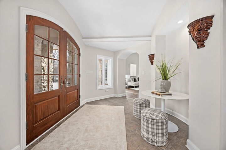 Property Photo:  7S460 Donwood Drive  IL 60540 