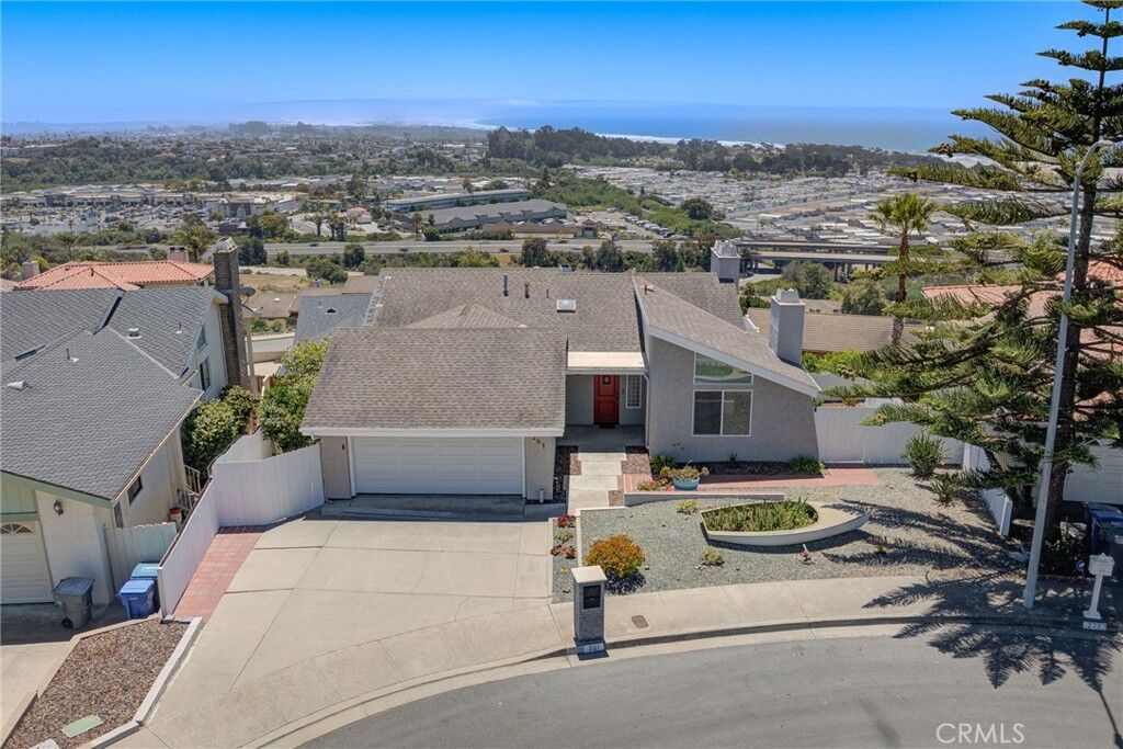 Property Photo: 261 Coral Court CA 93449
