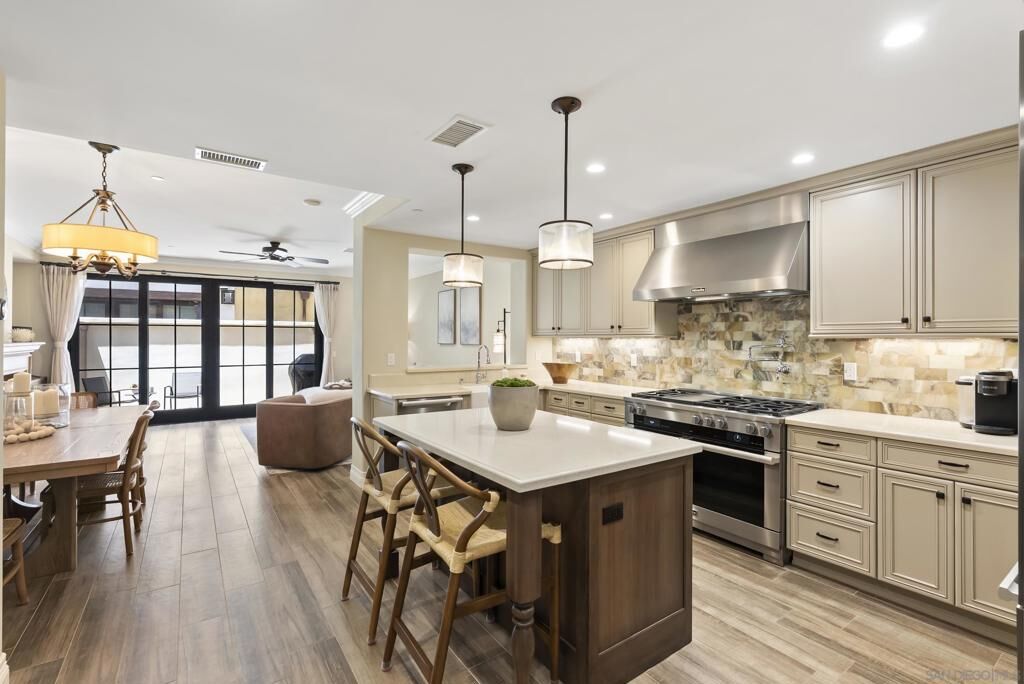 Property Photo: 718 Silver CA 92037