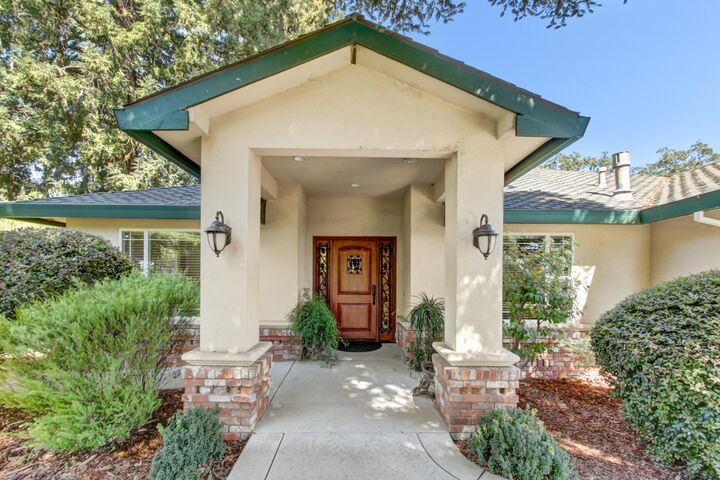 Property Photo: 910 Carol Ann Court CA 95661
