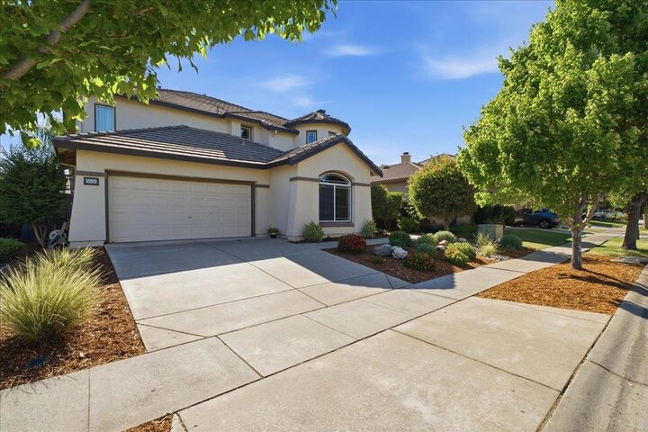Property Photo:  5533 Dunlay Dr  CA 95835 