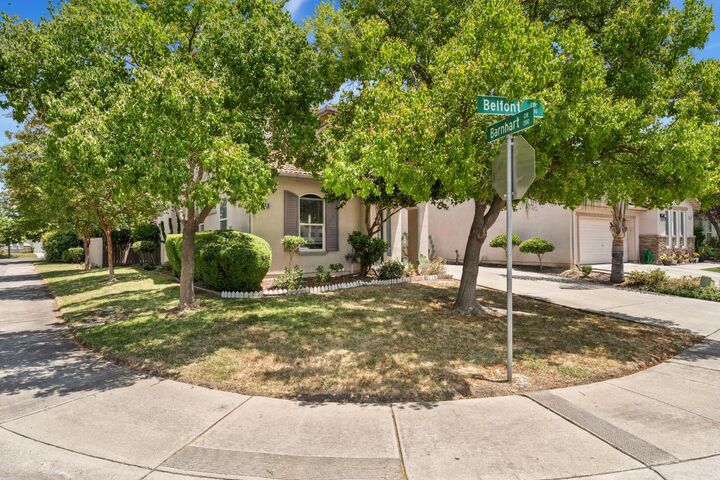 Property Photo: 330 Belfont Circle CA 95835