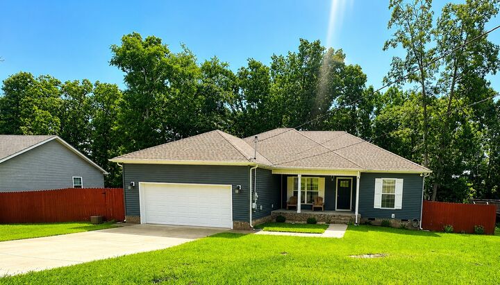 Property Photo: 106 Doak St TN 37160