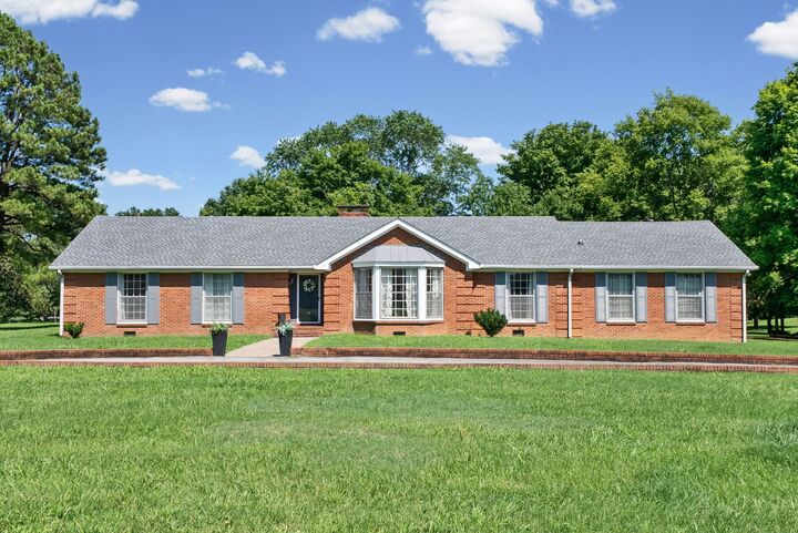 Property Photo: 409 Wingate Dr TN 37043