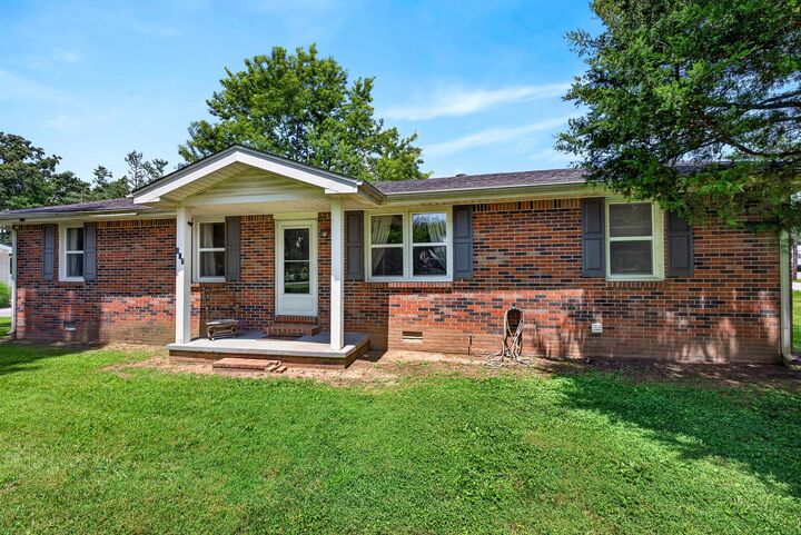Property Photo:  627 Baker Dr  TN 37083 