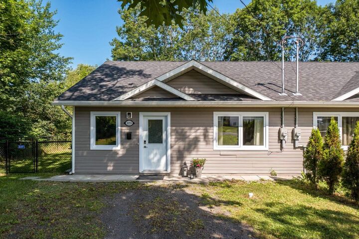 1055 Marie Crescent — photo 1
