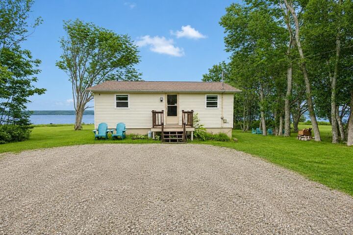 7498 East Bay Highway — photo 1