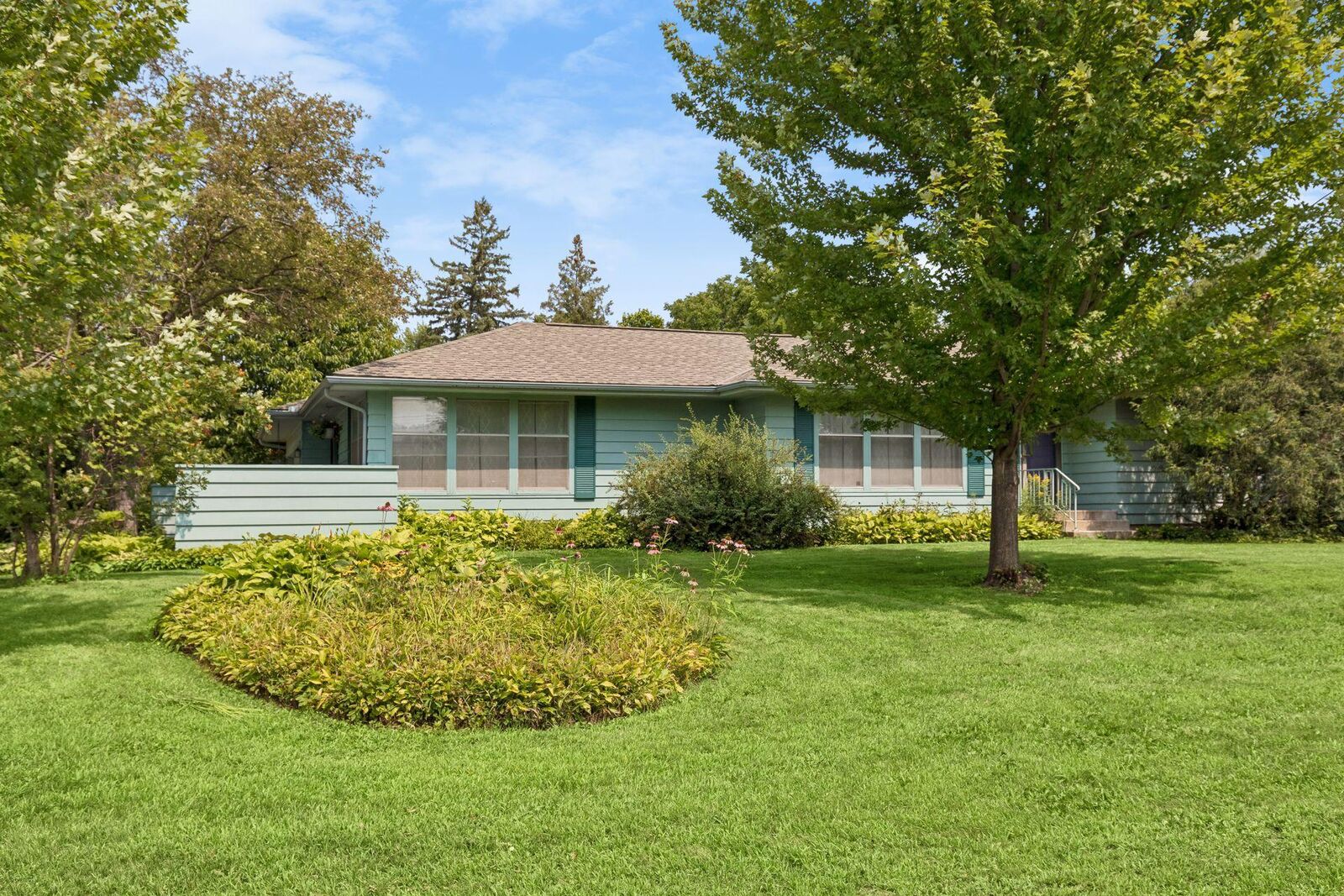 Property Photo: 501 Sumner Street E MN 55057